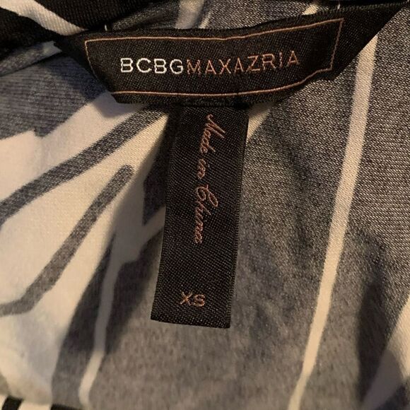 BCBG MAXARZIA patterned tunic/ dress - Picture 4 of 12